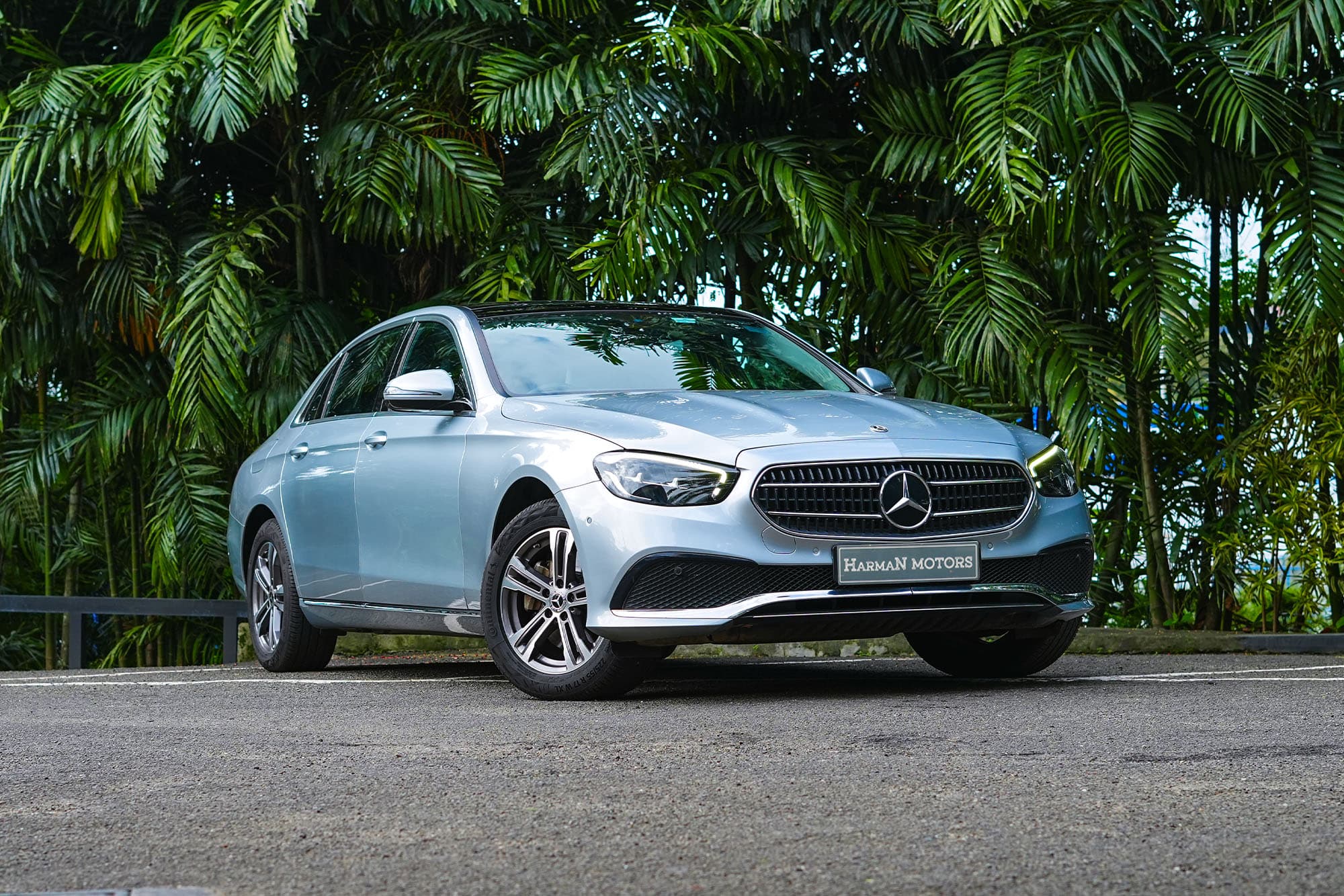 2022 MERCEDES-BENZ E200 — Photo 4