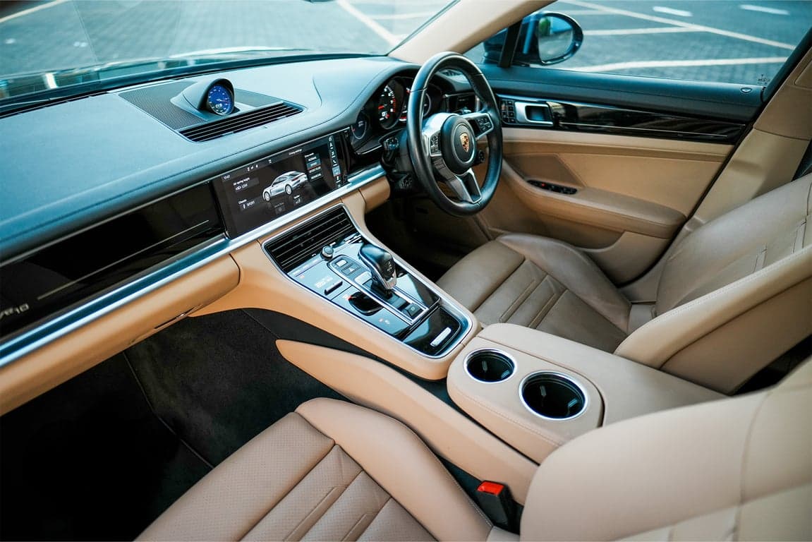 2020 PORSCHE PANAMERA 4 10 YEARS EDITION — Photo 7