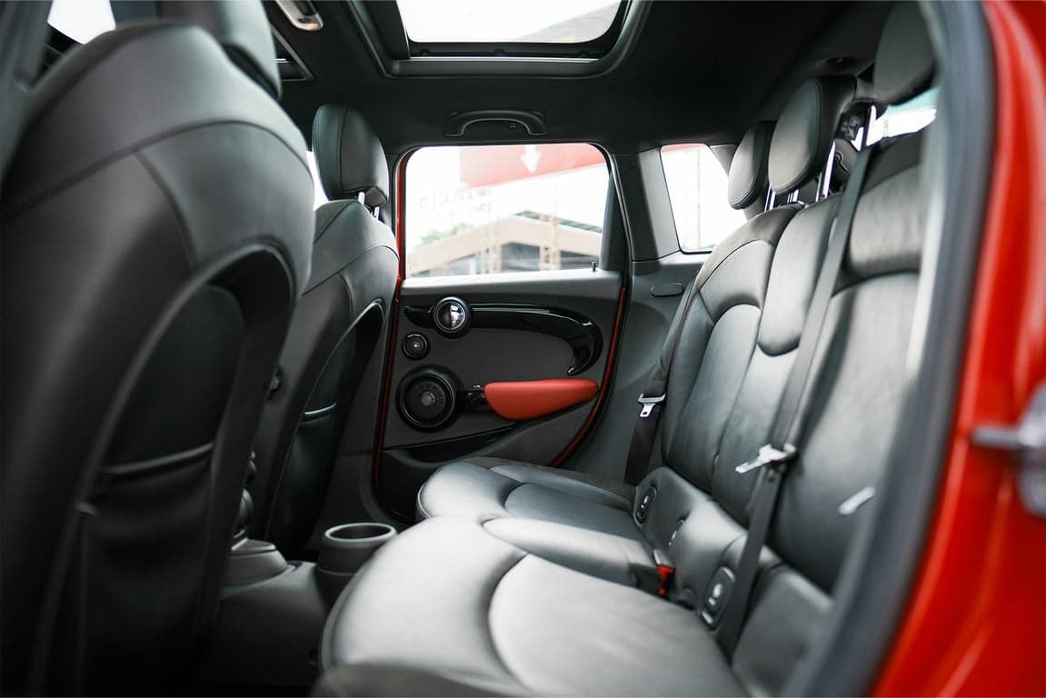 2016 MINI COOPER D 5 DOOR — Photo 7