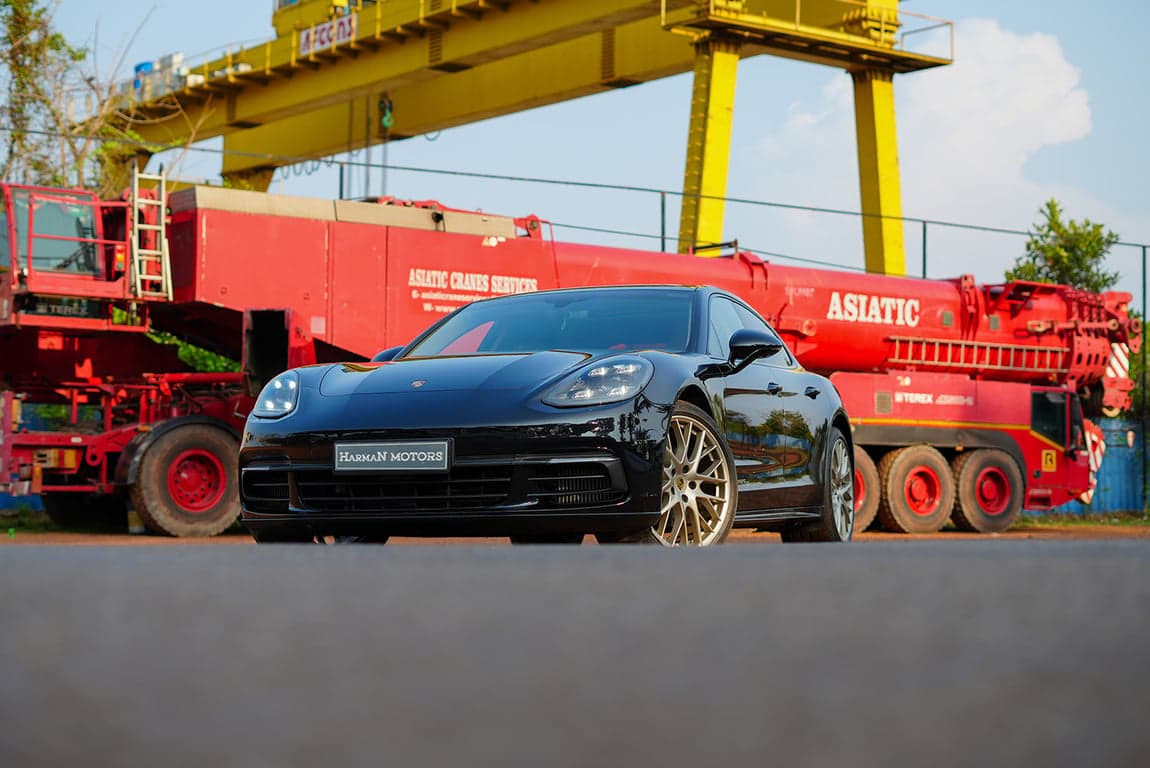 2020 PORSCHE PANAMERA 4 — Photo 1