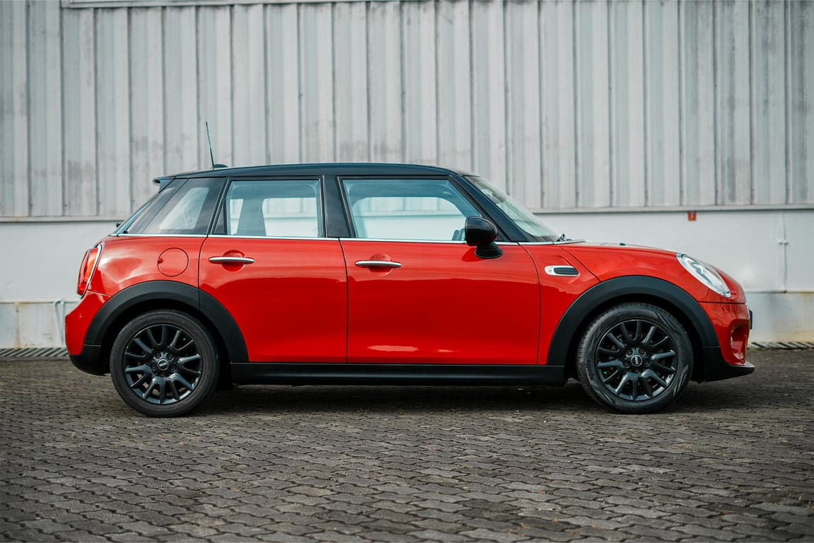 2016 MINI COOPER D 5 DOOR — Photo 2