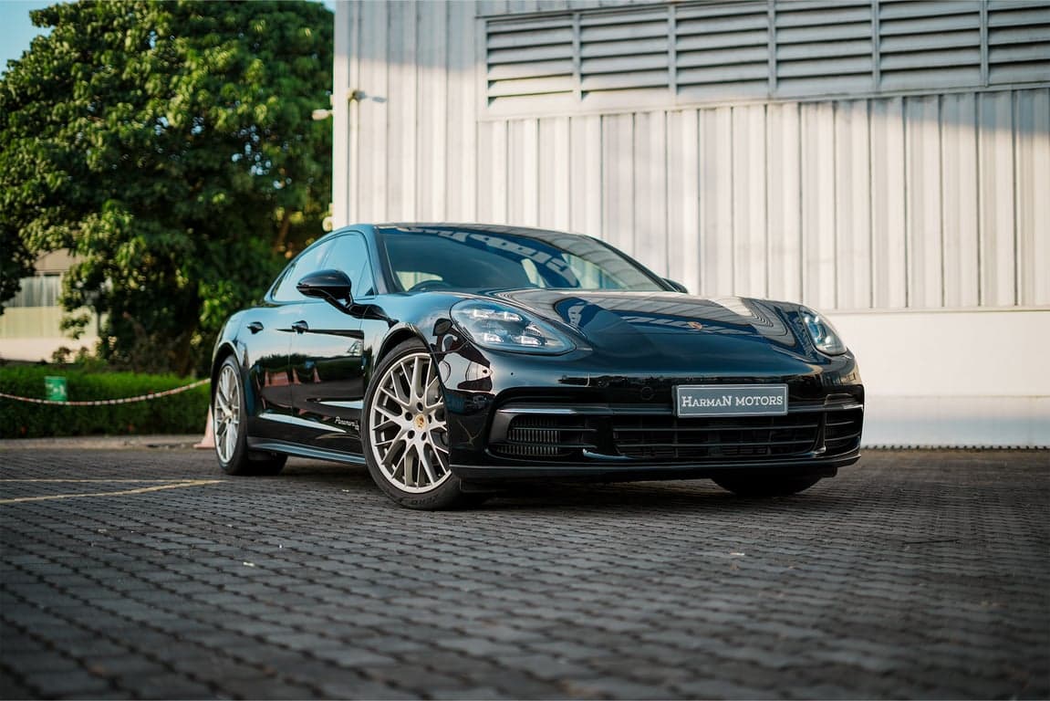 2020 PORSCHE PANAMERA 4 10 YEARS EDITION — Photo 1