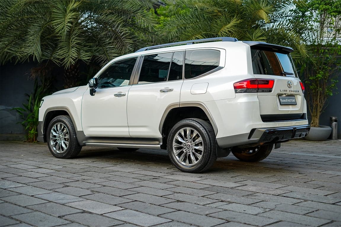 2022 TOYOTA LAND CRUISER 300 ZX — Photo 4