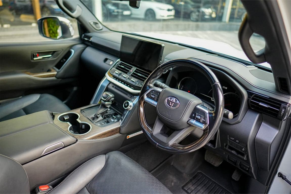 2022 TOYOTA LAND CRUISER 300 ZX — Photo 12