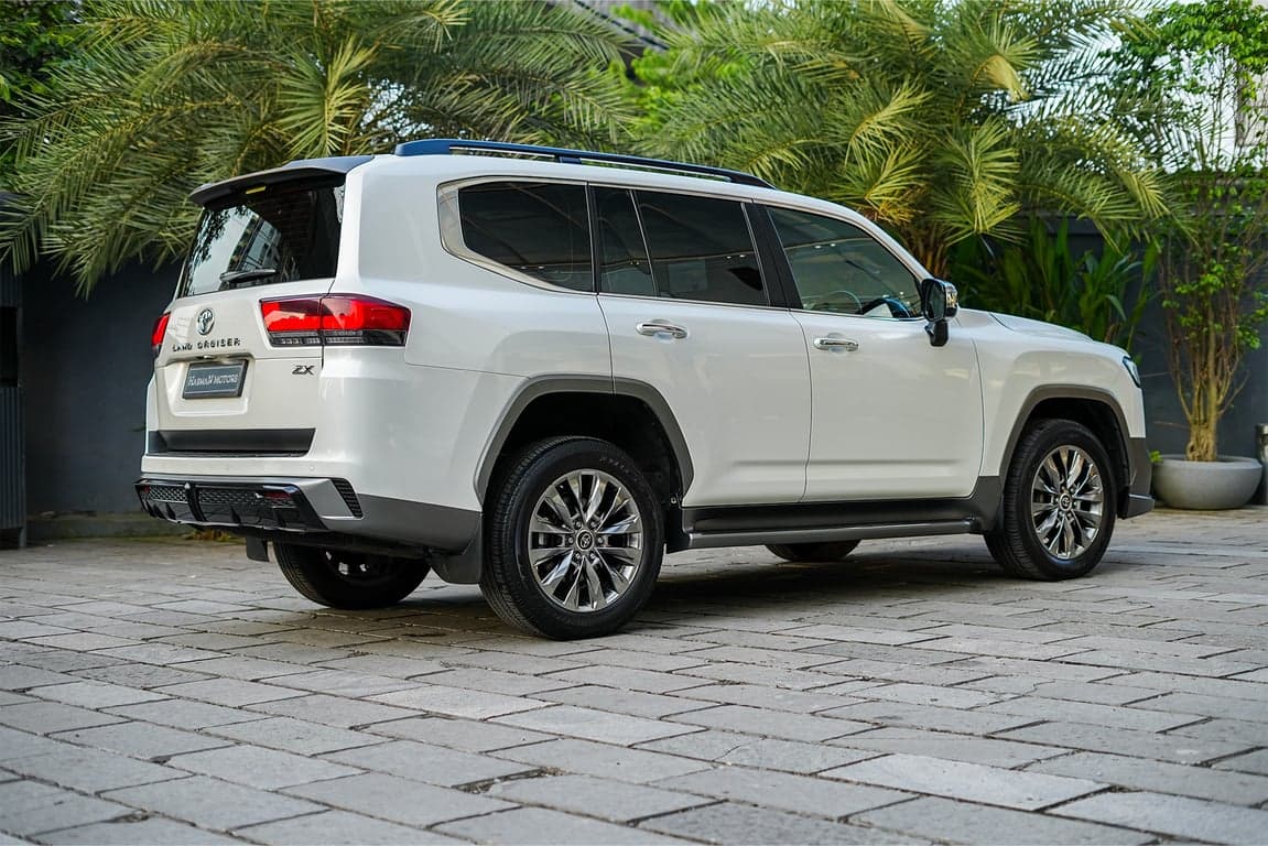 2022 TOYOTA LAND CRUISER 300 ZX — Photo 11