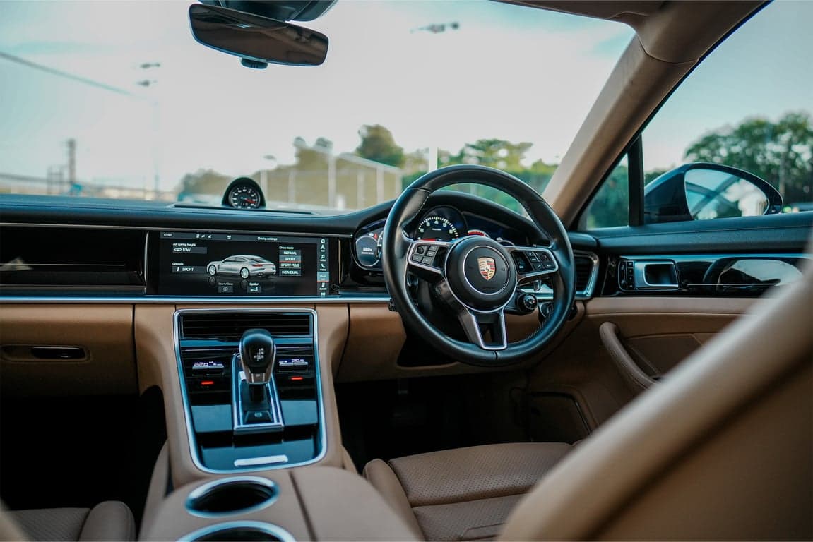 2020 PORSCHE PANAMERA 4 10 YEARS EDITION — Photo 5