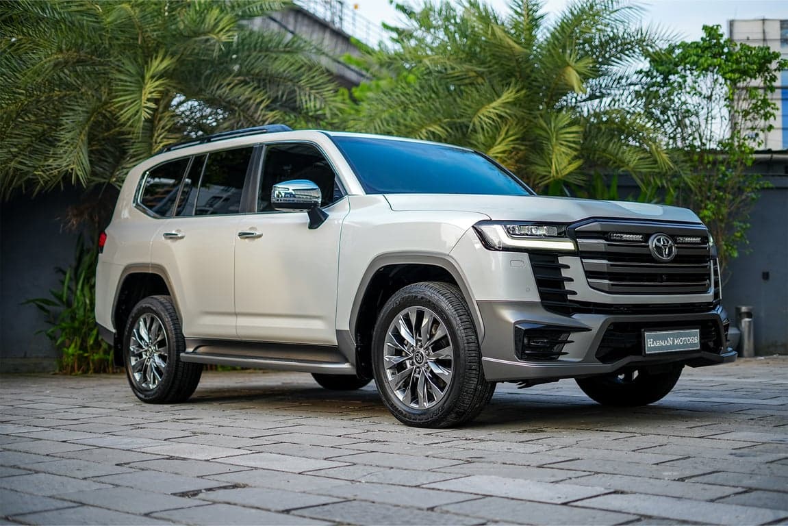 2022 TOYOTA LAND CRUISER 300 ZX — Photo 9