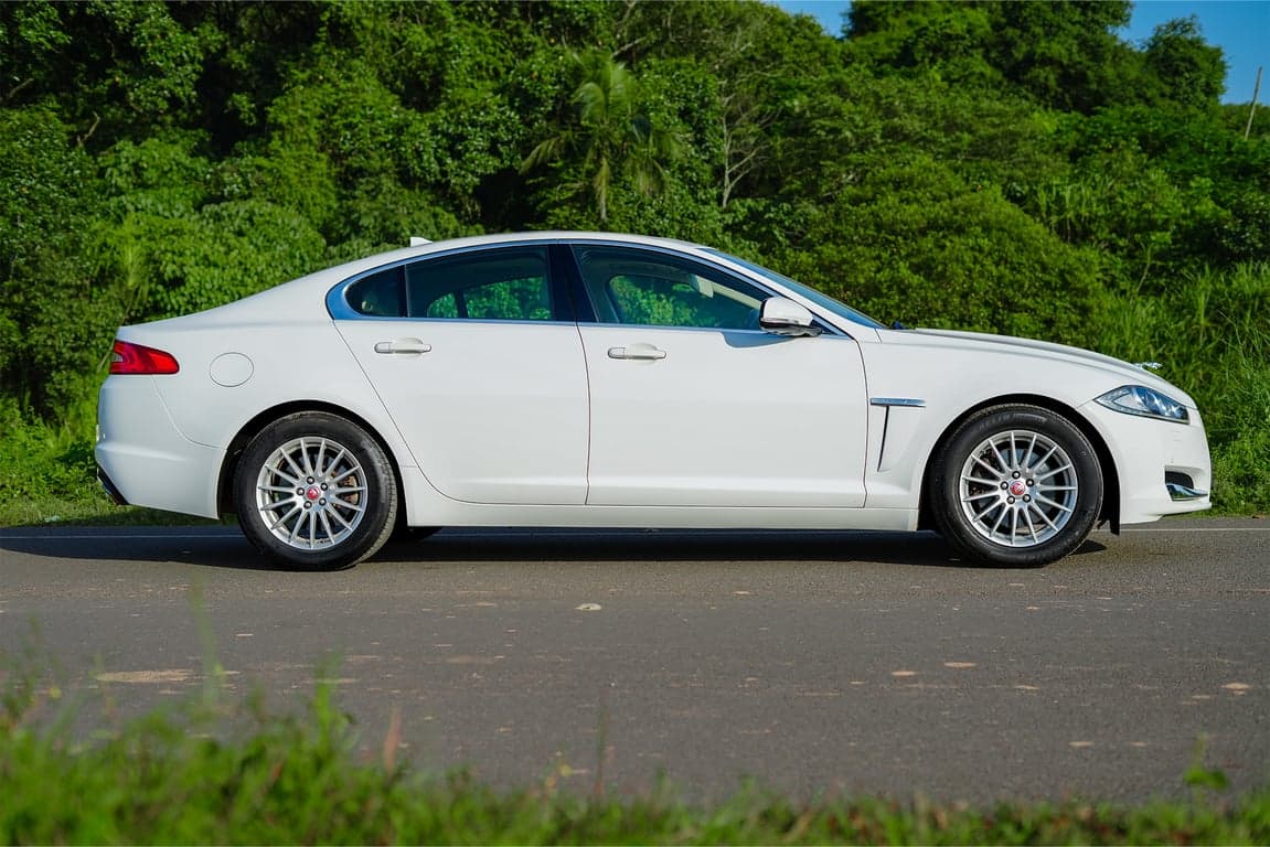 2015 JAGUAR XF 2.2 LUXURY — Photo 2