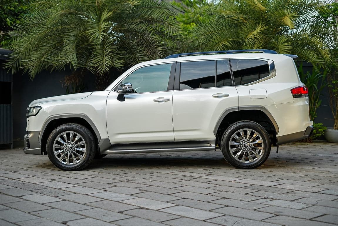 2022 TOYOTA LAND CRUISER 300 ZX — Photo 5
