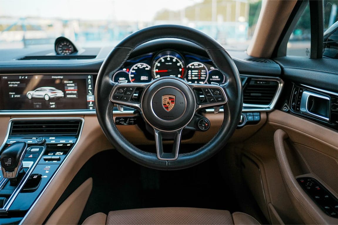 2020 PORSCHE PANAMERA 4 10 YEARS EDITION — Photo 4