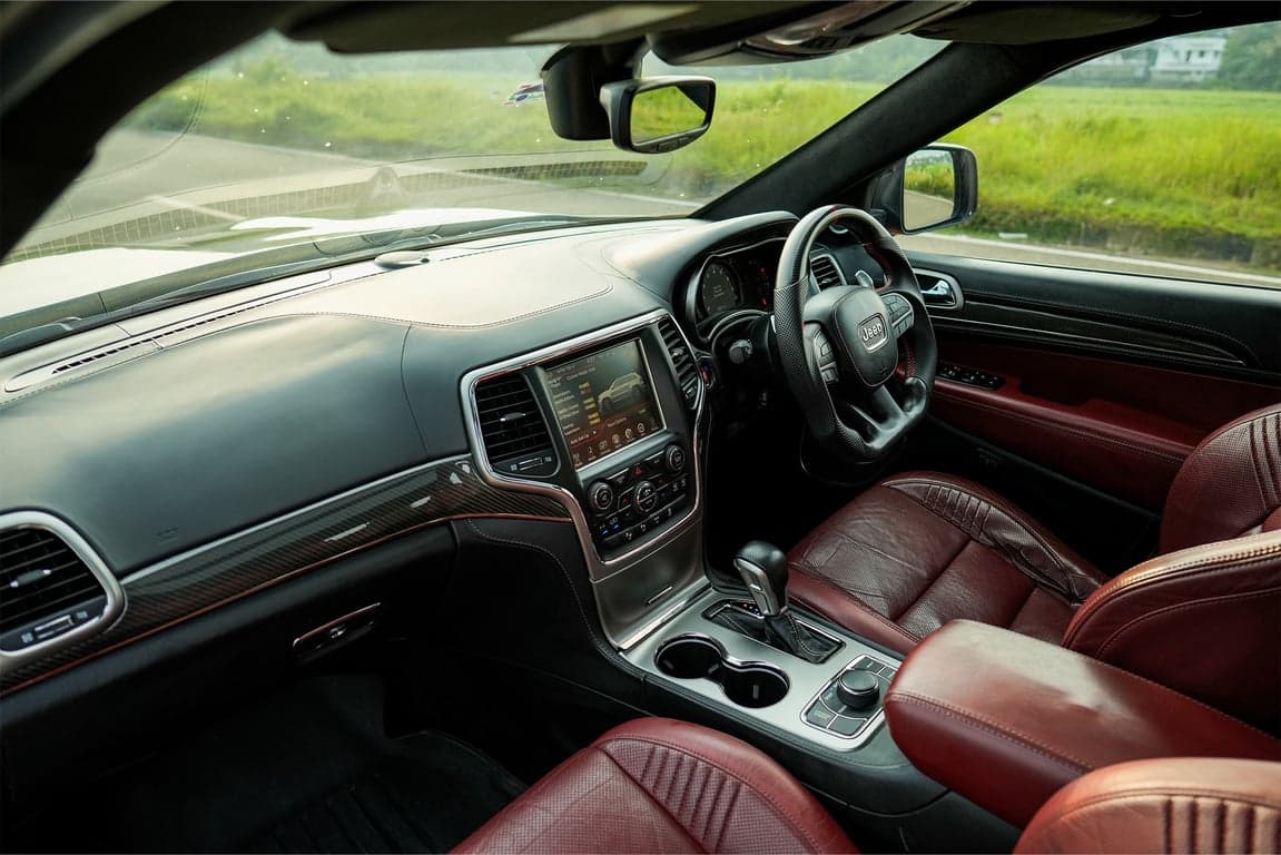 2017 JEEP GRAND CHEROKEE SRT 6.4 LITRE — Photo 9