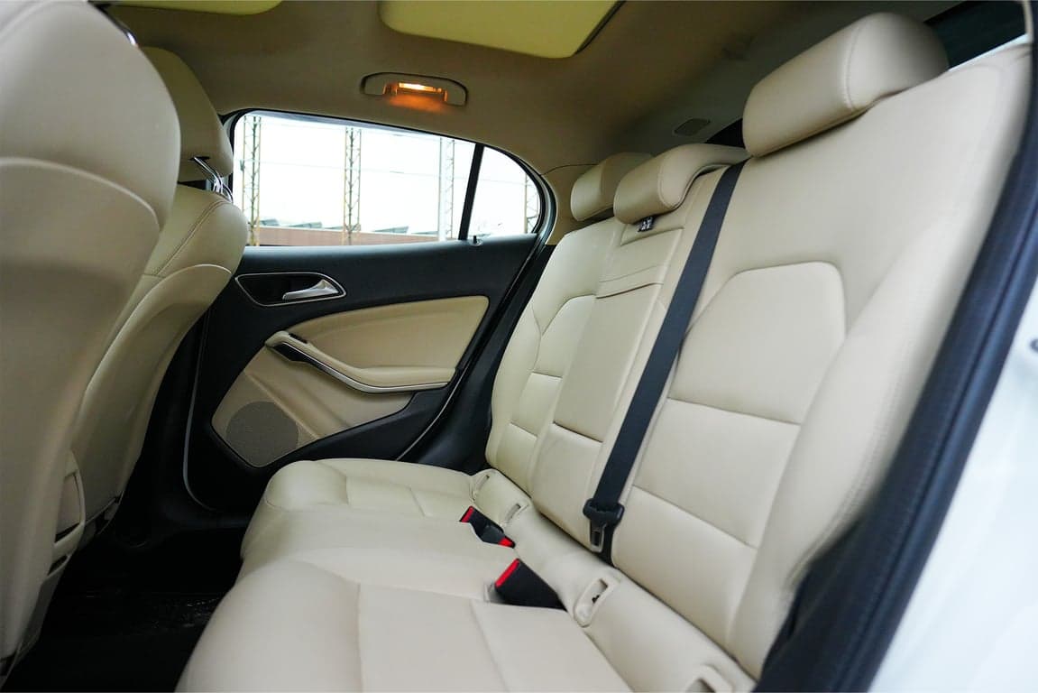 2019 MERCEDES-BENZ GLA 200D — Photo 9