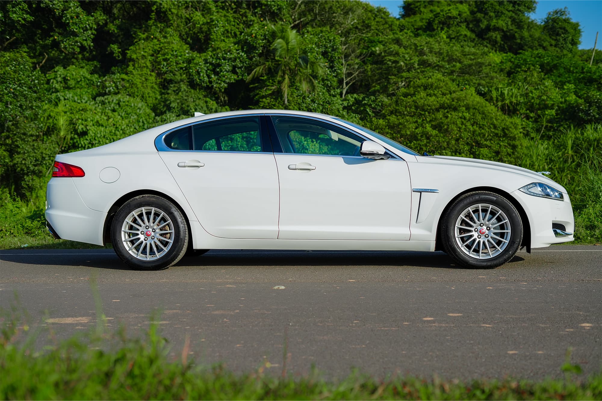 2015 JAGUAR XF 2.2 LUXURY — Photo 2